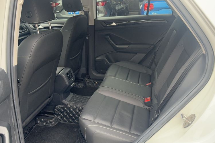 Used Volkswagen T-ROC 2021 280TSI DSG Two-Wheel Drive Comfort Connect Edition