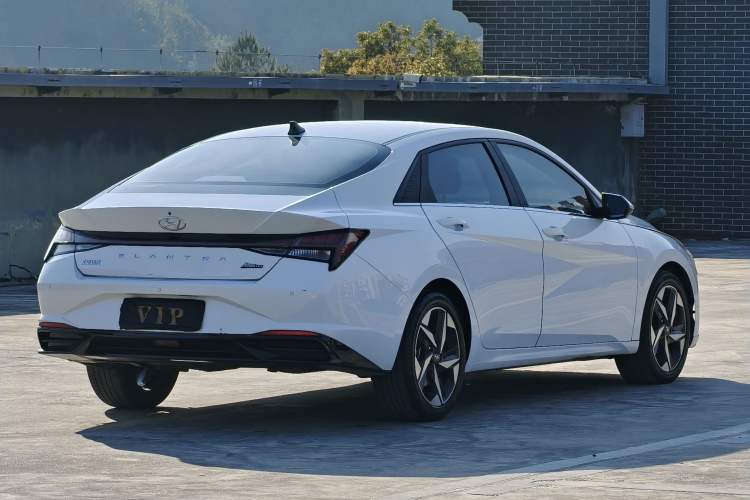 Used Hyundai Elantra 2022 1.5L CVT LUX Prestige Edition Exterior 5