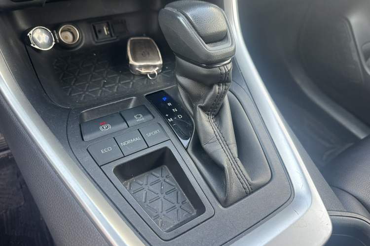 Used Toyota RAV4 2021 2.0L CVT Two-Wheel Drive Fashion Edition
