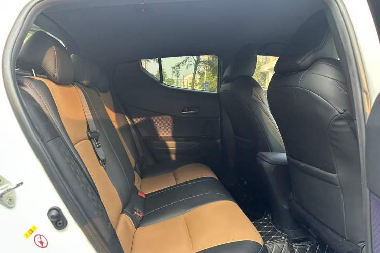 Used Toyota C-HR 2020 2.0L Leading Edition Interior 10