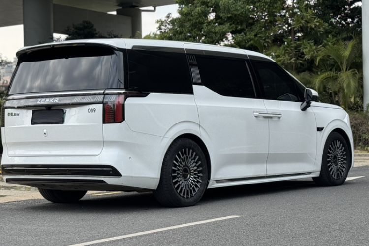 Used Zeekr 009 2024 7-Seater Aisle Version 108 kWh