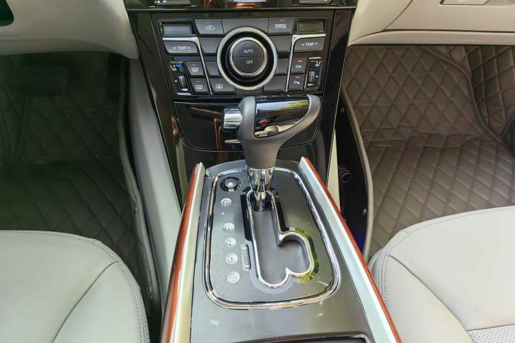 Used Hongqi H7 2015 2.0T Luxury Model
