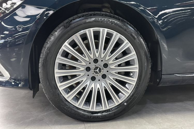 Used Mercedes-Benz E-Class 2022 Second Facelift E 300 L Luxury Edition Exterior 4