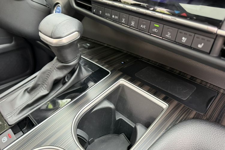 Used Toyota SIENNA 2023 2.5L Hybrid Platinum Edition