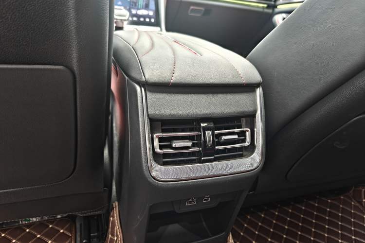 Used Hongqi H6 2024 2.0T ZhiShang Version Interior 4