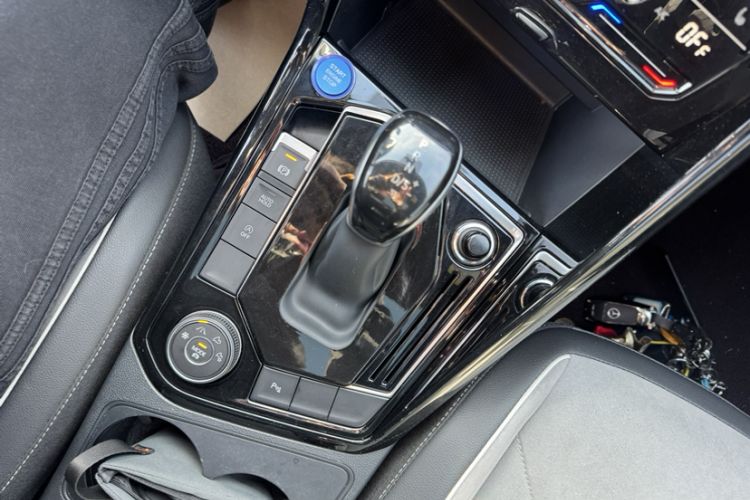 Used Volkswagen Tayron 2021 380TSI All-Wheel Drive R-Line Connected Version Gear Lever