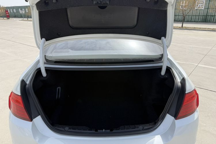 Used BMW 5 Series 2014 525Li Luxury Design Package
