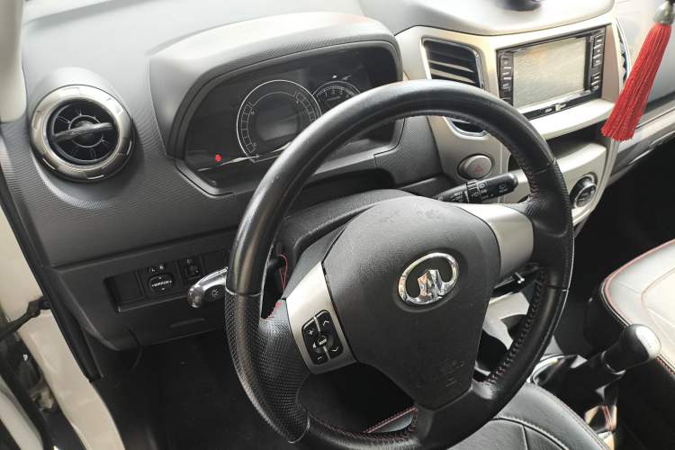 Used Great Wall M4 2014 1.5L Manual Elite Model Interior 2