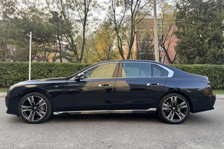 Used BMW 7 Series 2023 740Li Luxury Edition M Sport Package Exterior 2