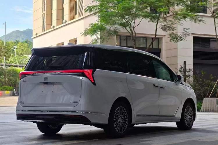 Used Buick GL8 New Energy 2024 Lu Zun Deluxe Edition 7-Seater Exterior 6