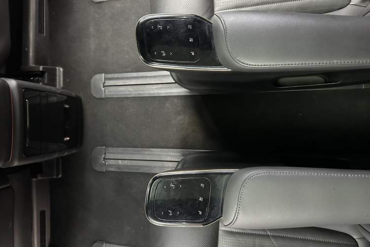 Used GAC Trumpchi M8 2023 Zongshi Series Dual-Motor Supreme Edition Interior 10