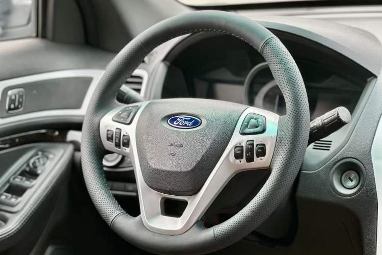 Used Ford Explorer 2013 3.5L Deluxe Model
