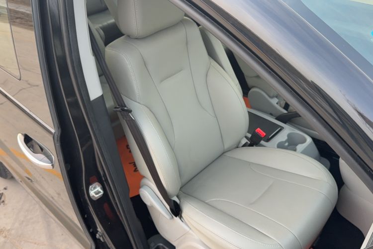 Used JAC Refine M4 2016 2.0L Manual Luxury Smart Version