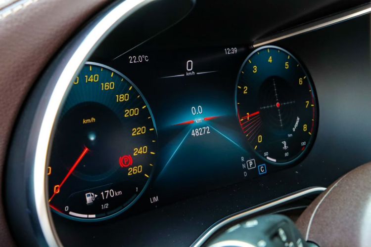 Used Mercedes-Benz GLC 2021 GLC 260 L 4MATIC Dynamic Edition Odometer Close Up