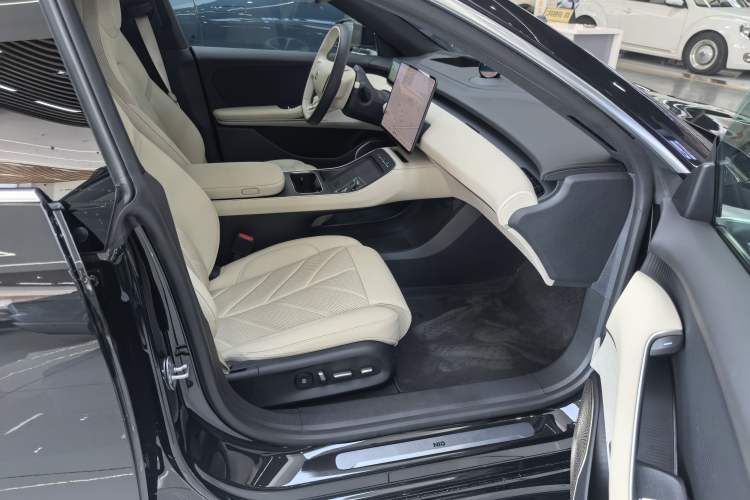 Used Nio ET5T 2025 75 kWh Touring Interior 6