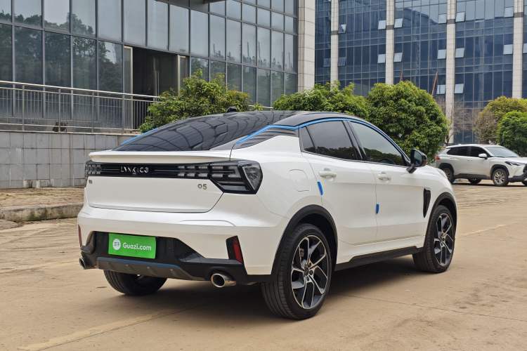 Used Lynk & Co 05 2020 2.0TD Two-Wheel Drive Shine Halo Exterior 5