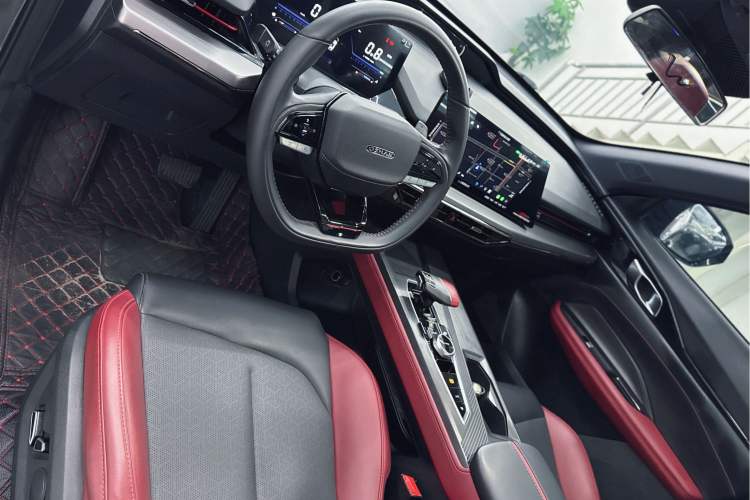 Used CHANGAN OSHAN Z6 2023 Blue Whale 1.5T DCT Smart Luxury Model