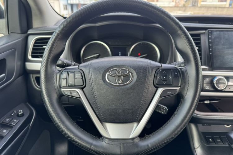 Used Toyota Highlander 2017 2.0T Two-Wheel Drive Luxury Edition 7 Seats
