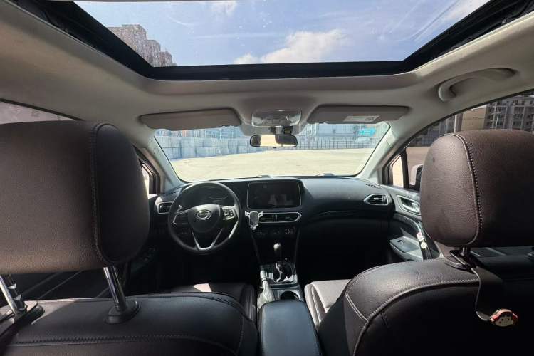 Used GAC Trumpchi GS4 2018 235T Manual Two-Wheel Drive Elite Edition Interior 3