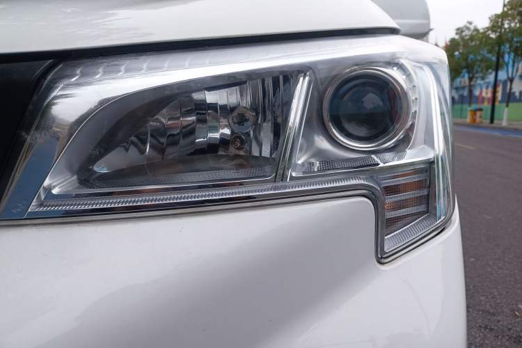 Used Dongfeng Fengon 380 2022 1.5L Comfort-Class Passenger Vehicle (Steel Spring) with 7 Seats
