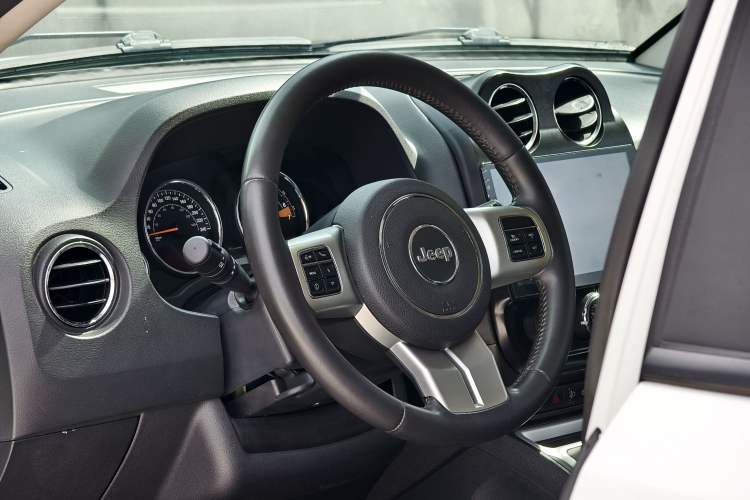 Used Jeep Compass 2014 2.4L four-wheel drive luxury version