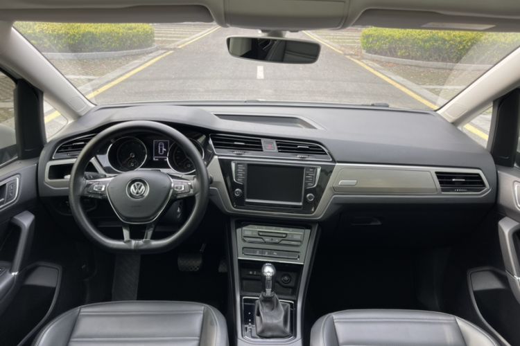 Used Volkswagen Touran 2021 Touran L 280TSI DSG Comfort Edition 7 Seats Interior 2