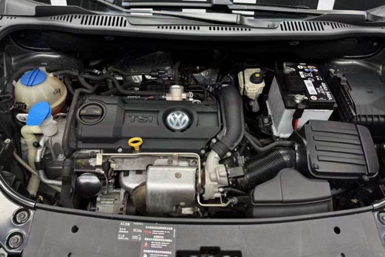 Used Volkswagen Touran 2015 1.4T Manual Fashion Edition 5-Seater Interior 8