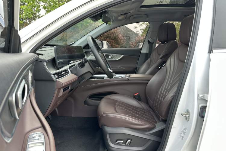 Used Chery Tiggo 8 PRO 2022 390T Two-Wheel Drive Vast Edition 5 Seats Interior 1