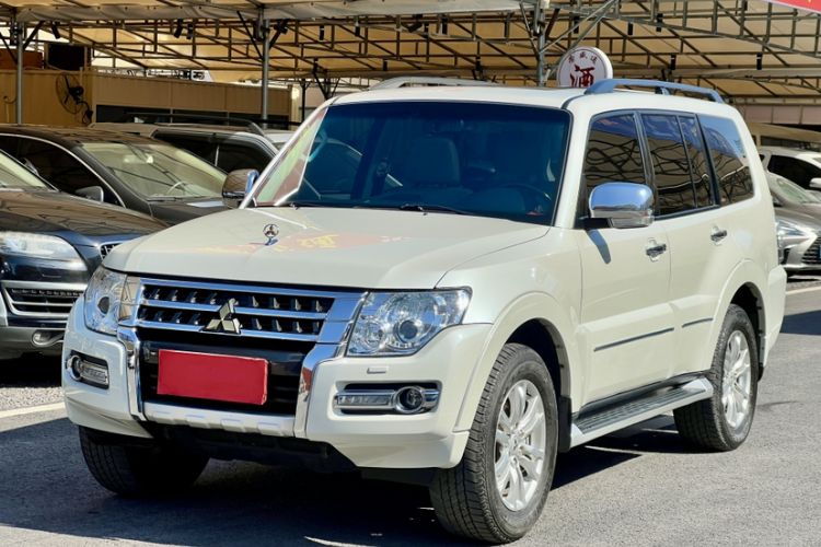 Used Mitsubishi Pajero 2017 V97 3.8L 5-Door GLS Model with Sunroof – Middle East