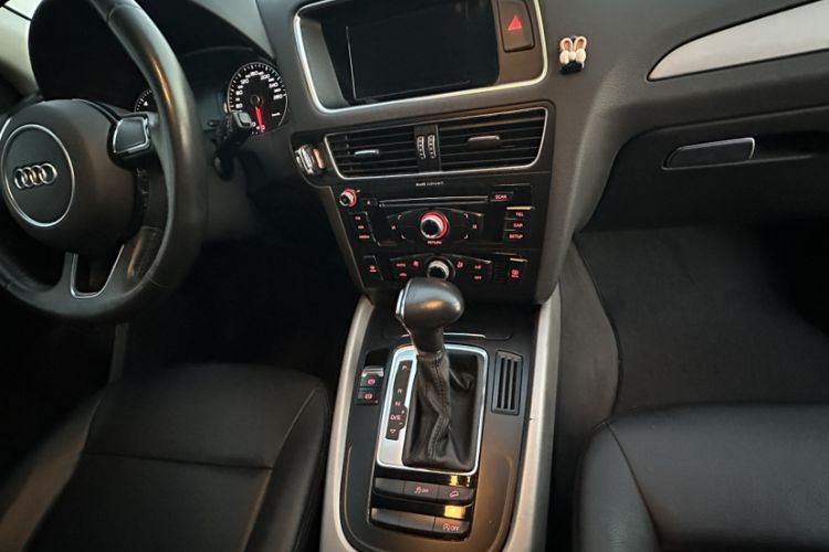 Used Audi Q5 2016 40 TFSI Trendy Edition Interior 2