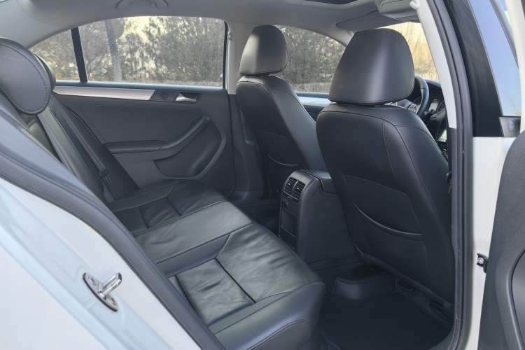 Used Volkswagen Sagitar 2014 Revised Version 1.4TSI Automatic Luxury Edition
