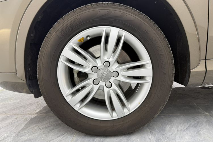 Used Audi Q3 2015 30 TFSI Comfort Model Exterior 6