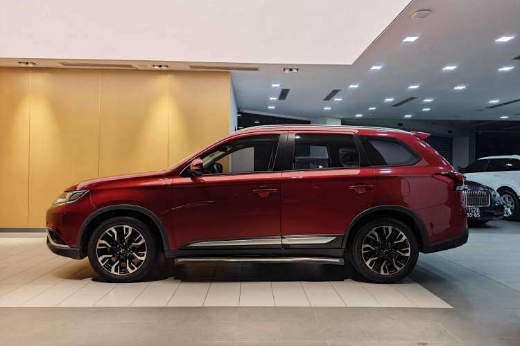 Used Mitsubishi Outlander 2019 2.0L Two-Wheel Drive Comfort Edition 5 Seats China V Standard