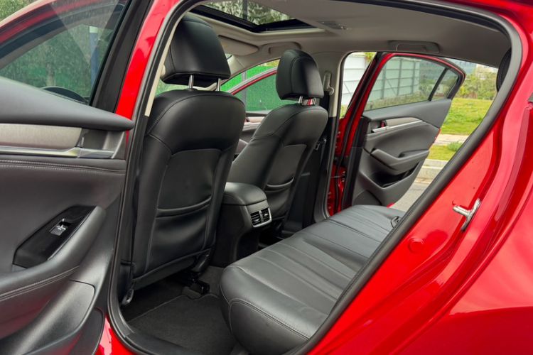 Used Mazda Atenza 2020 2.0L Blue Sky Luxury Edition Interior 5