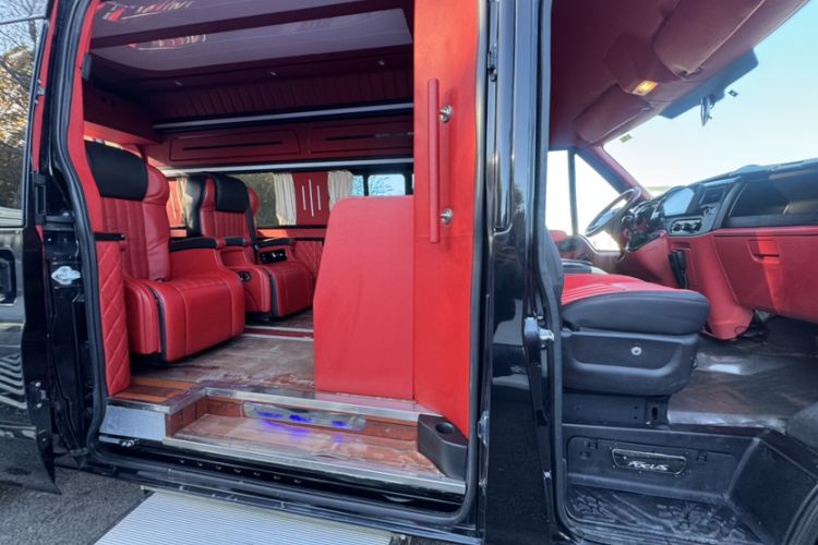 Used Ford Transit Custom 2016 2.2T Long-Wheelbase 6-Seater High-Roof Multi-Purpose Vehicle
