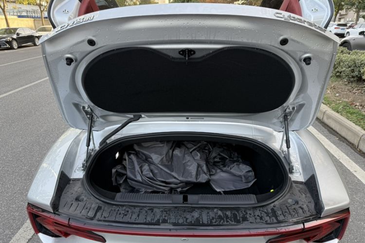 Used MG Cyberster 2024 520 km Legendary All-Wheel-Drive Version
