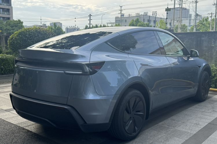 Used Tesla Model Y 2025 Rear-Wheel-Drive Version
