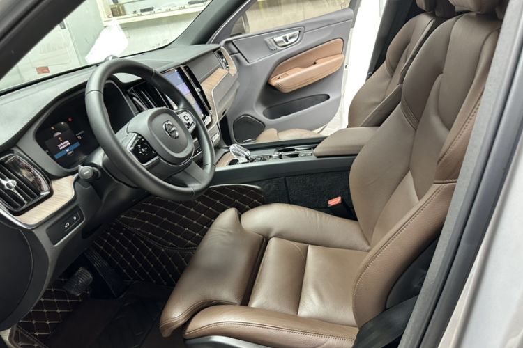 Used Volvo XC60 New Energy 2023 T8 Plug-in Hybrid Long-Range All-Wheel Drive Smart Luxury Edition