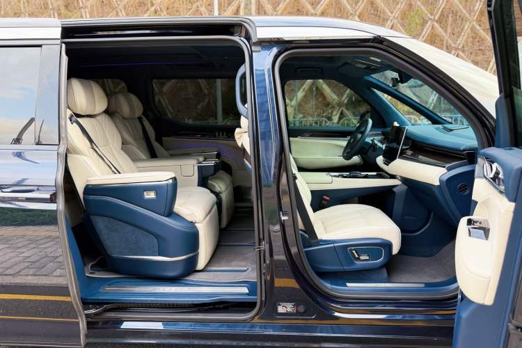 Used Zeekr 009 2022 WE Edition Interior 4