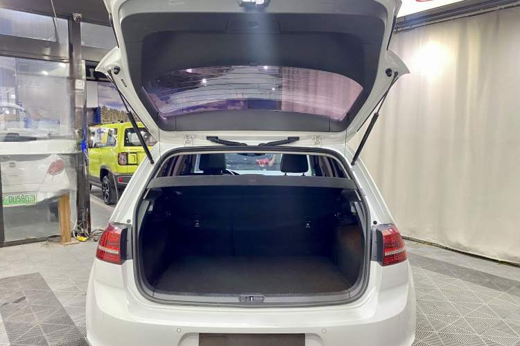 Used Volkswagen Golf 2017 1.6L Automatic Comfort Million-Vehicle Anniversary Edition