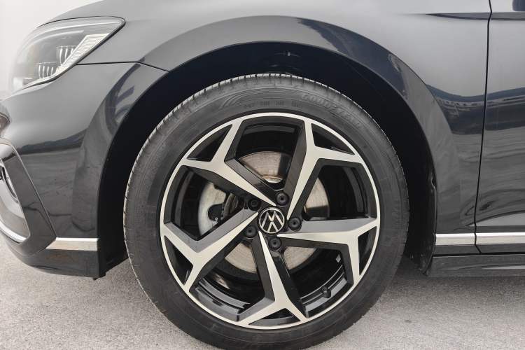 Used Volkswagen Magotan 2023 2 Million Units Limited Edition 330TSI DSG Leading Version