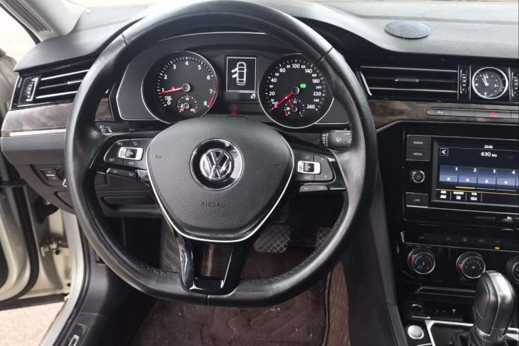 Used Volkswagen Magotan 2019 330TSI DSG Leading Model China VI Standard