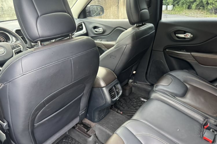 Used Jeep Cherokee 2017 2.0L Superior Edition