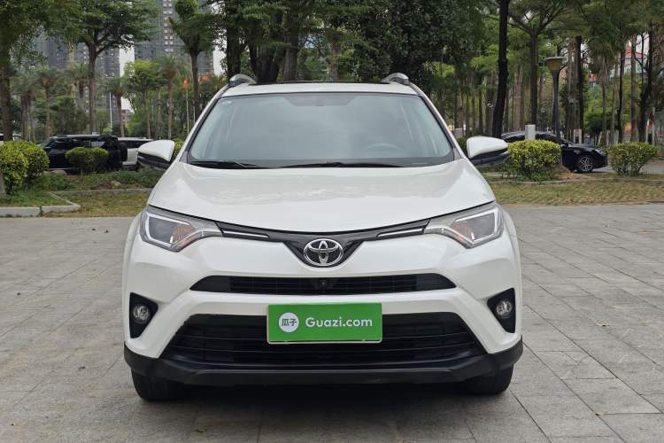 Used Toyota RAV4 2016 2.0L CVT Two-Wheel Drive Fashion Edition China V Standard
