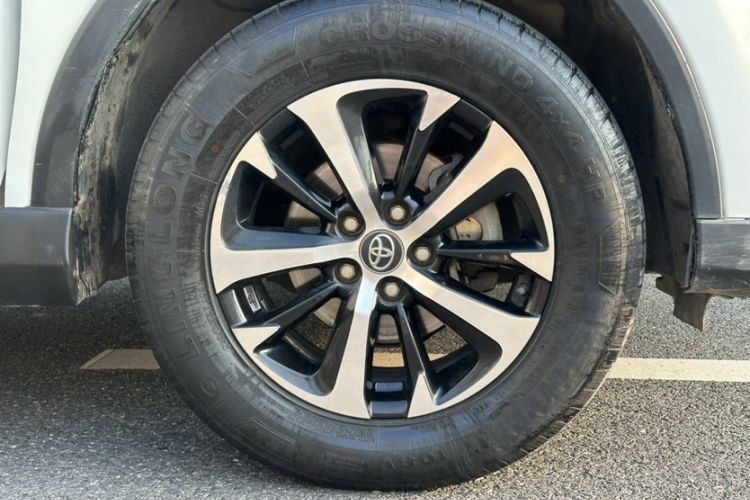 Used Toyota RAV4 2016 2.0L CVT Two-Wheel Drive Fashion Edition China V Standard