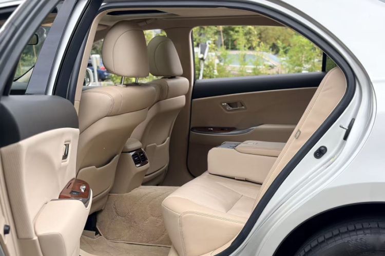 Used Toyota Crown 2012 2.5L Royal Leather Edition
