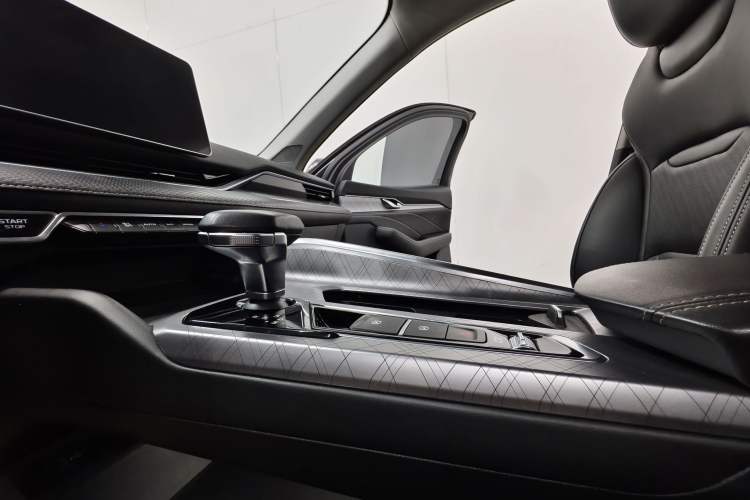 Used Geely Auto Preface 2021 2.0TD Luxury Version Interior 4