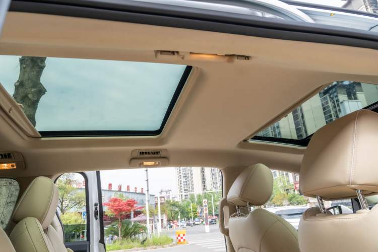 Used Buick GL8 2023 Land Executive Class Deluxe Model Headliner