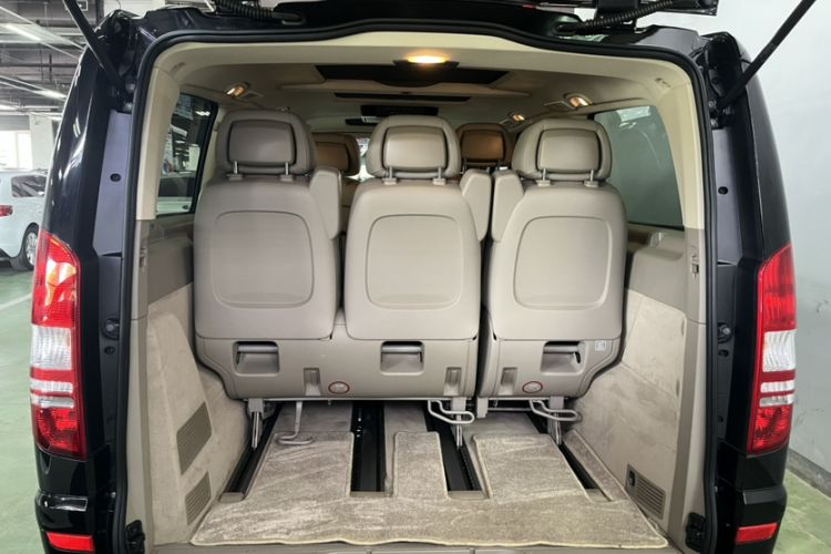 Used Mercedes-Benz Viano 2015 3.0L Partner Edition Interior 6