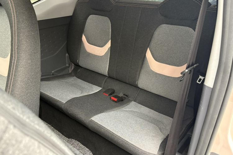 Used Chery QQ Ice Cream 2022 120km Conical Shape Lithium Iron Phosphate Interior 2